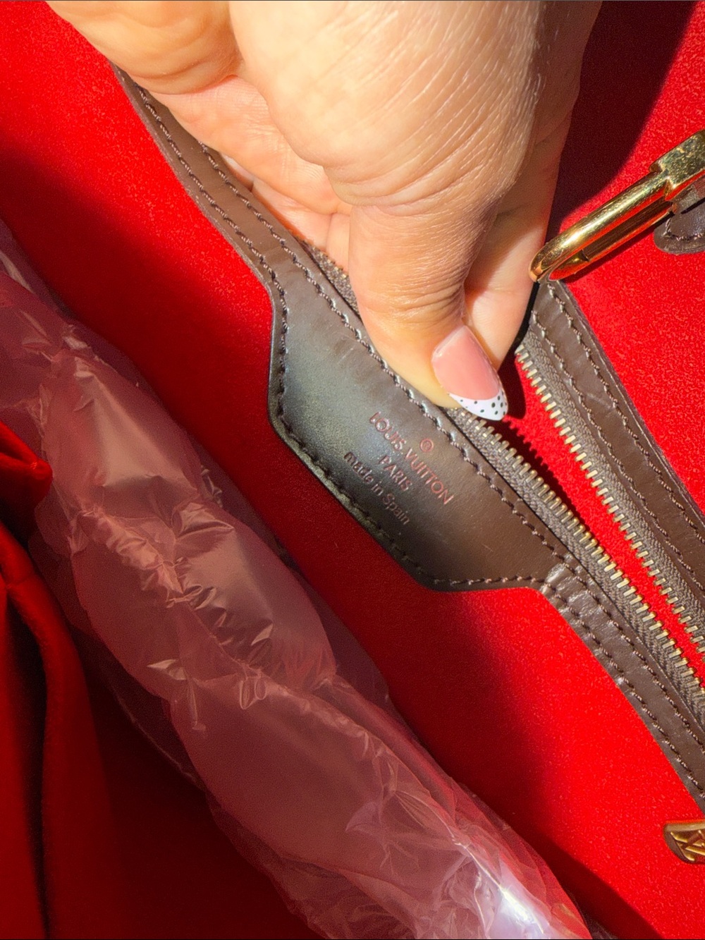 Louis Vuitton - Picture 2 of 9